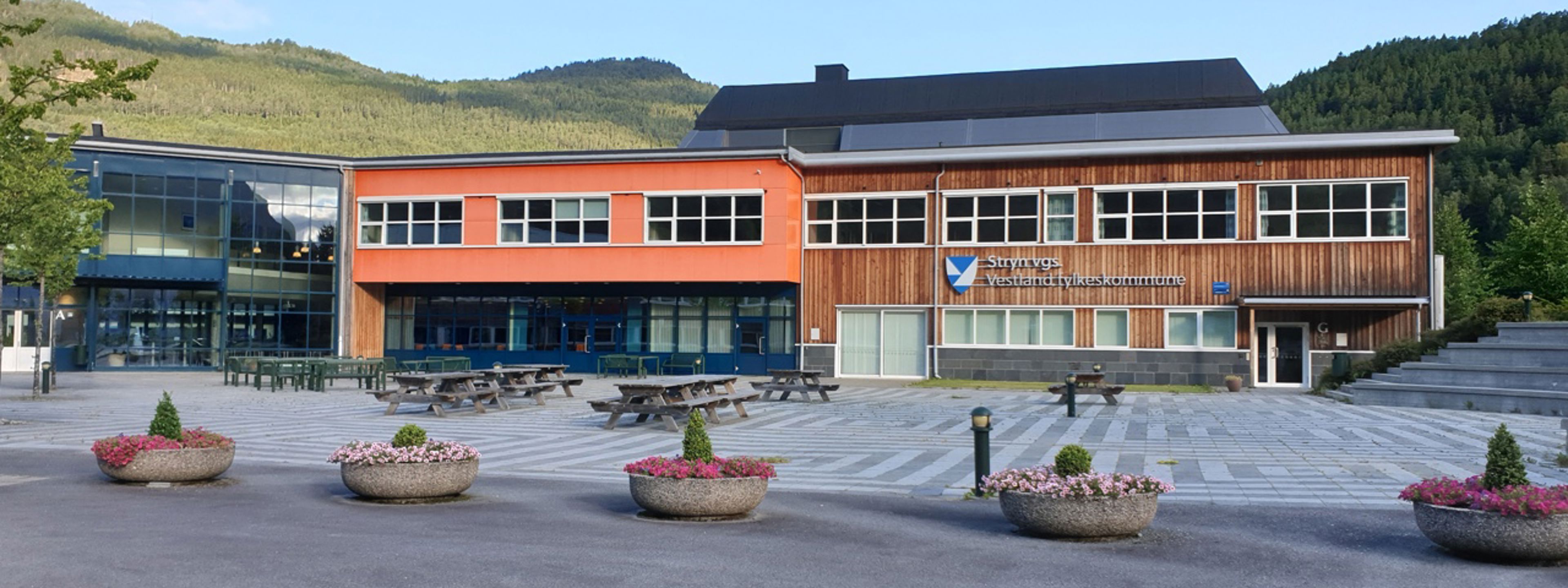 Uteområde ved Stryn vgs. Foto Stryn vgs