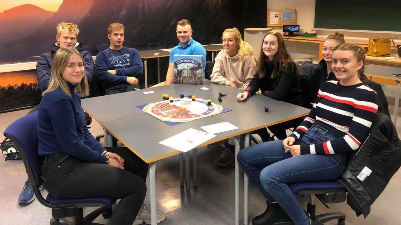 Elevar spelar Stortingsspelet