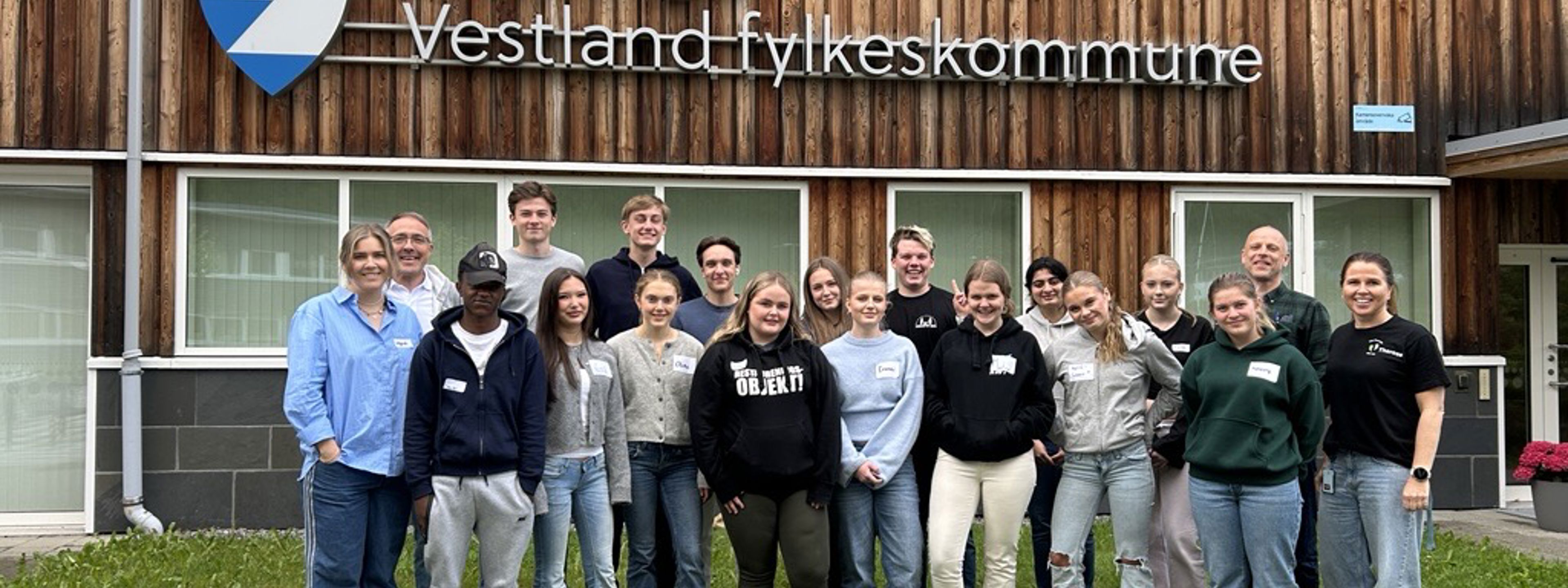 Alle elevmentorane ved Stryn vgs skuleåret 2026/2027. Foto: Stryn vgs