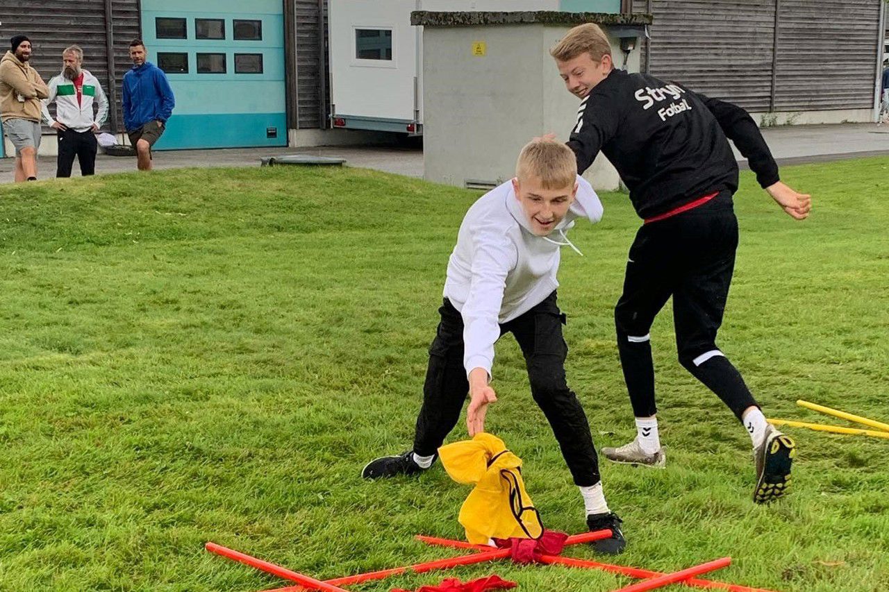 Elevar spring stafett på Bli-kjentdagen.  Foto: Stryn vgs