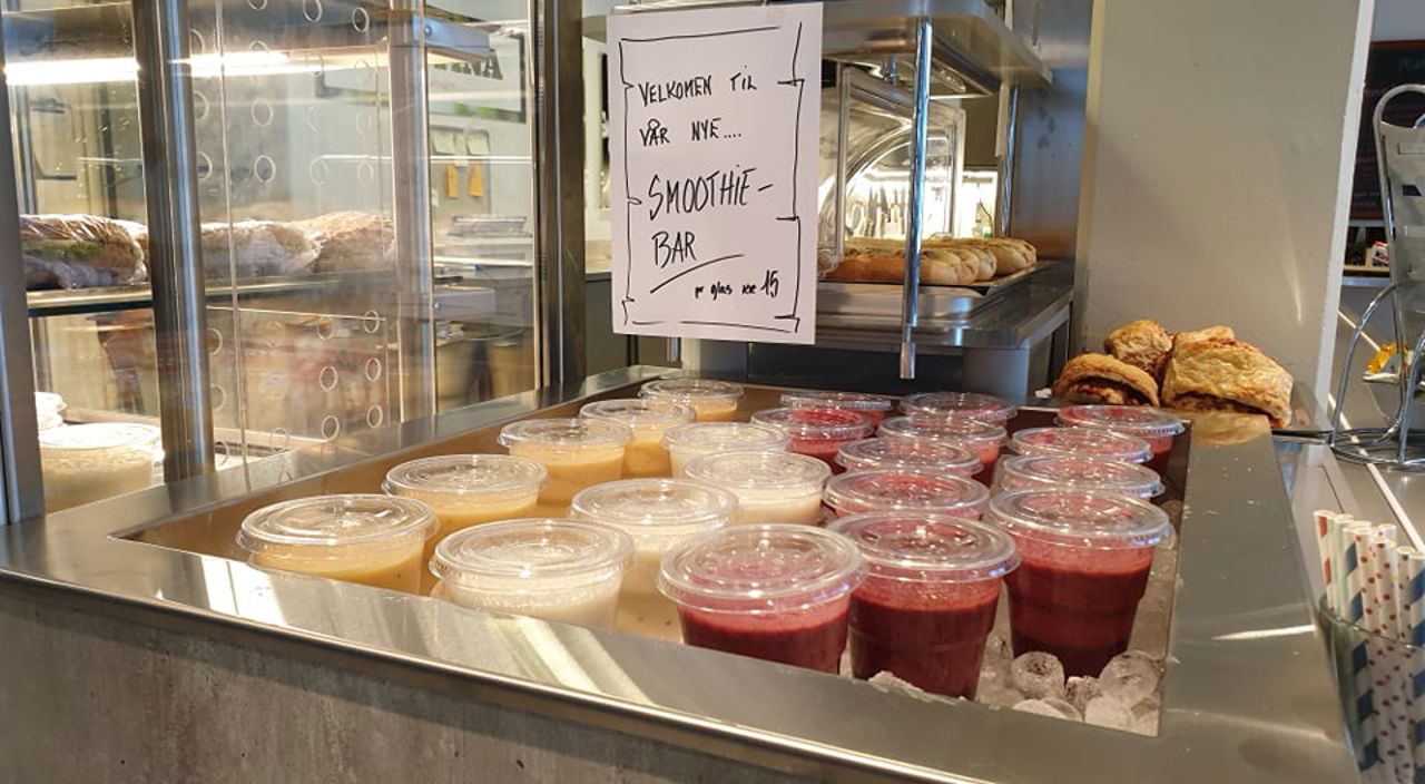 Bilde av smoothiebaren i kantina. Foto: Stryn vgs