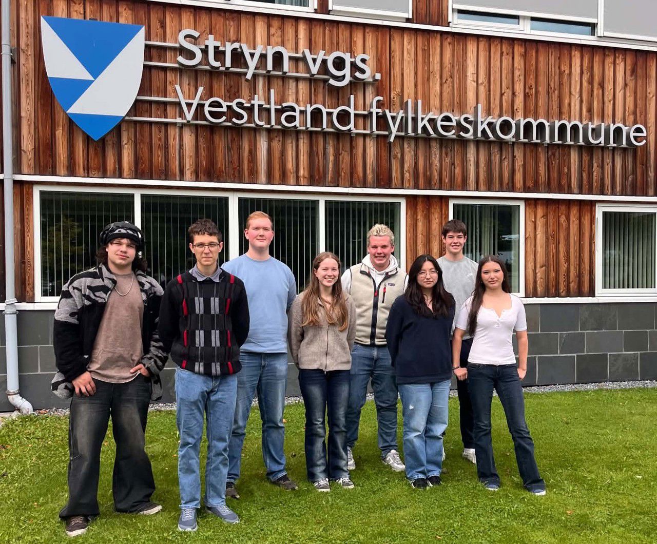 Bilde av medlemmane i elevrådsstyret 2026/2027. Foto: Stryn vgs