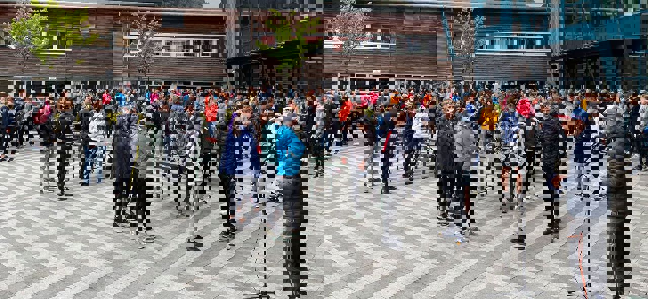 Mange elevar samla på Kåre Rosethplass første skuleveka