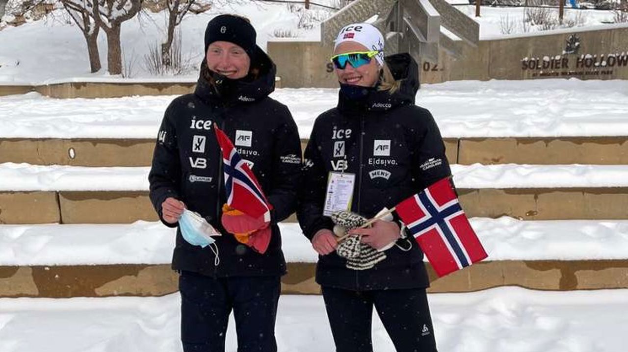 Bilde av Maren Hjelmeset Kirkeeide og Emilie Flo Stavik, deltakarar i junior-VM skiskyting  Foto: Vidar Stavik